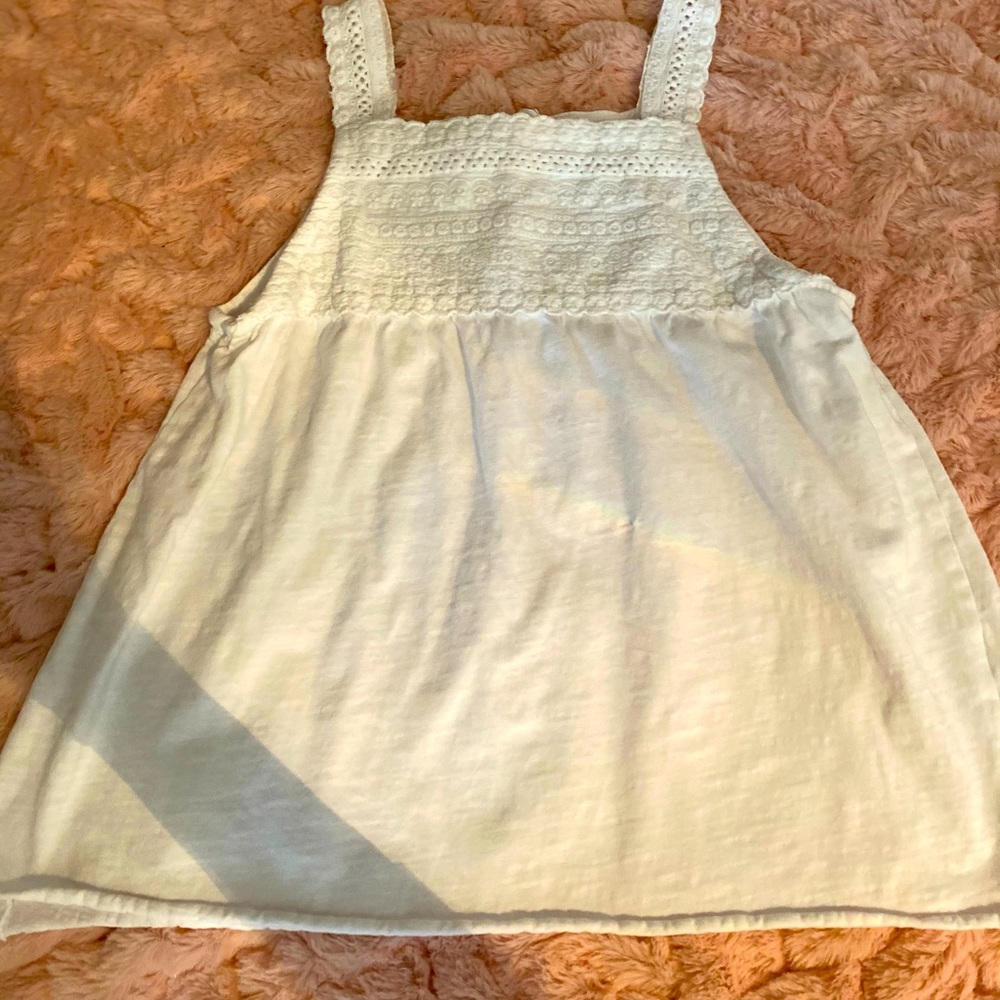 Cute white tank 🦋